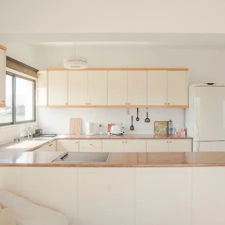 Spacious 2-bed Latchi, Chrysohou 아파트 *