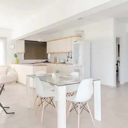Spacious 2-bed Latchi, Chrysohou Полис